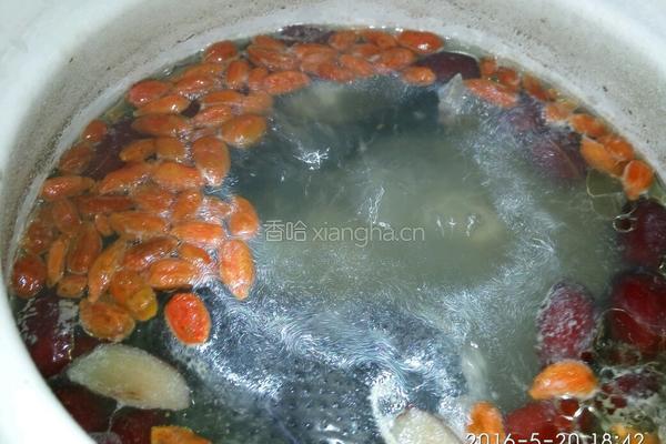 红枣枸杞乌鸡汤的做法图解4