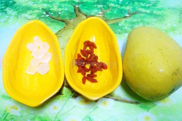 芒果冰糖饮的做法图解1