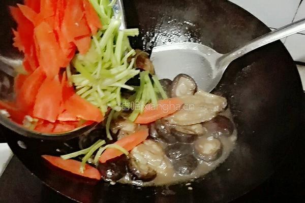 香菇焖鸡翅的做法图解11