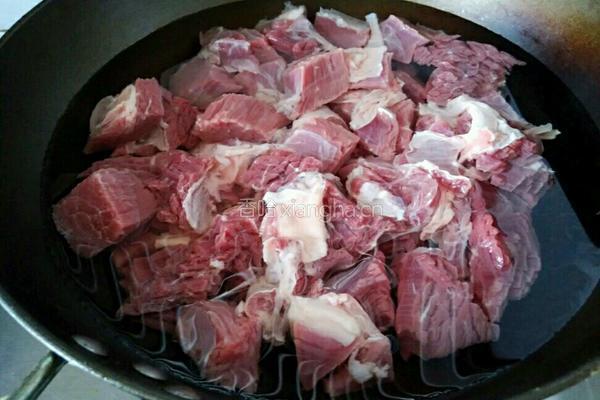 番茄牛肉汤的做法图解1