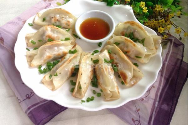 脆香锅贴的做法图解9