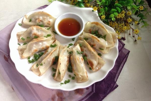 脆香锅贴的做法图解10