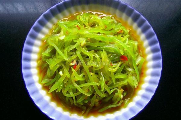 凉拌莴笋丝的做法图解4