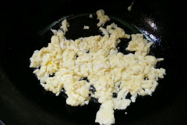 鸡蛋银芽炒河粉的做法图解4
