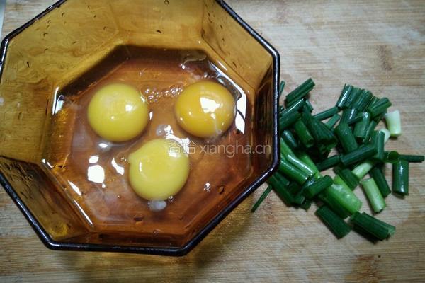 鸡蛋银芽炒河粉的做法图解3