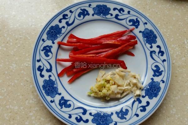 芹菜炒面筋的做法图解3