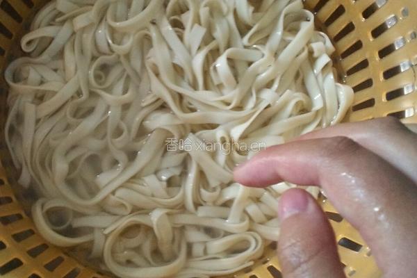 双椒鸡蛋炒面的做法图解4