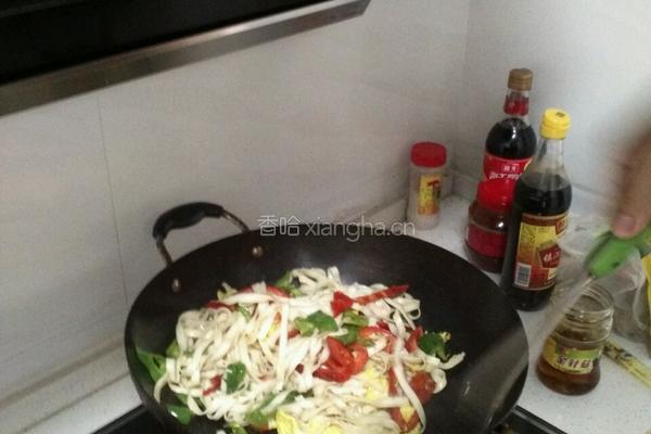 双椒鸡蛋炒面的做法图解9