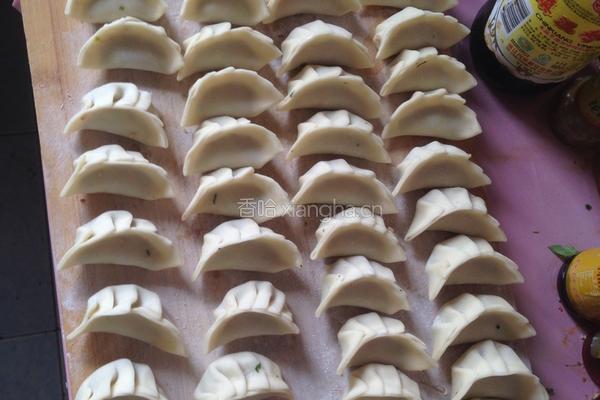 香菇猪肉水饺的做法图解5