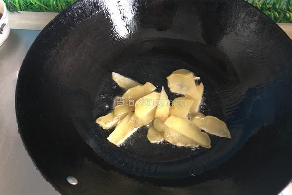 榨菜炒苦瓜的做法图解3