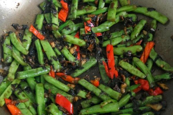 梅干菜干煸豆角的做法图解5