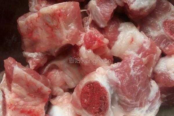 高汤排骨面的做法图解1