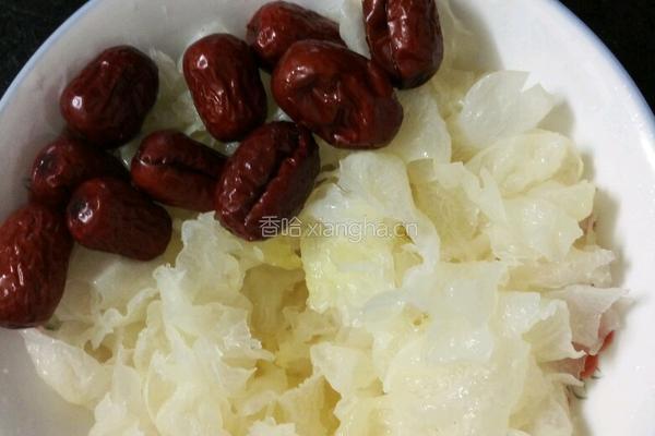 苹果银耳羹的做法图解2