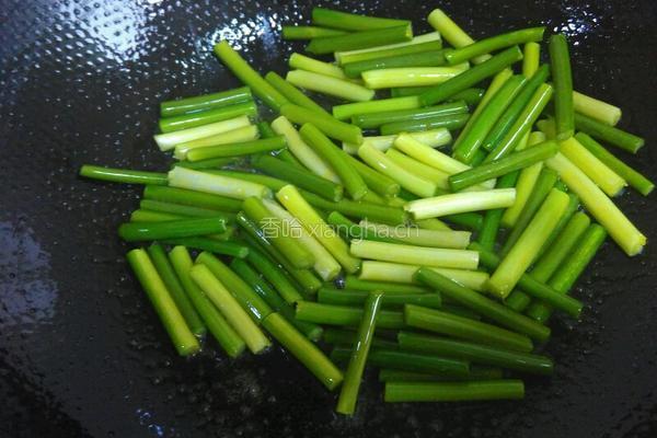 蒜苗炒牛肉的做法图解3