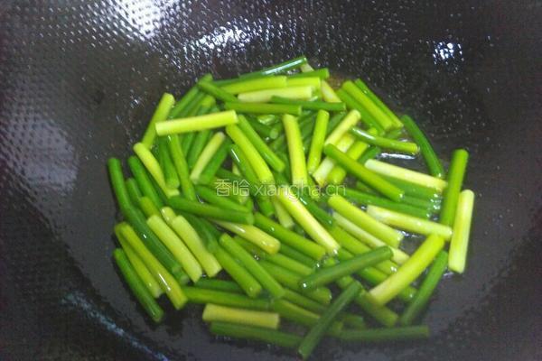 蒜苗炒牛肉的做法图解4