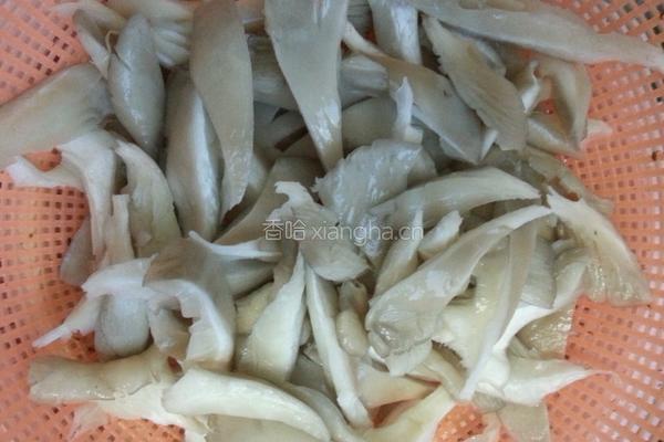 炒蘑菇的做法图解1
