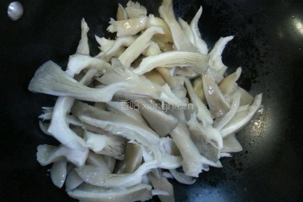 炒蘑菇的做法图解4
