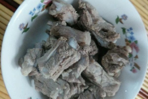 排骨山药汤的做法图解1
