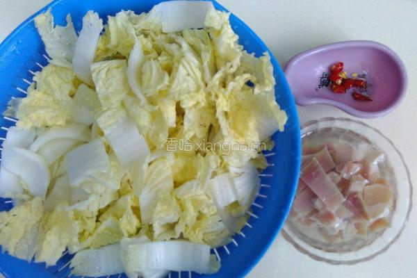 娃娃菜炒咸肉的做法图解1