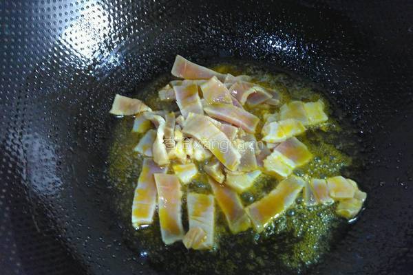 娃娃菜炒咸肉的做法图解2