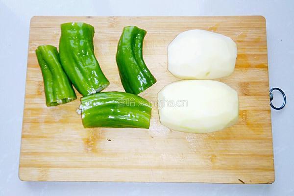 辣椒炒土豆丝的做法图解1