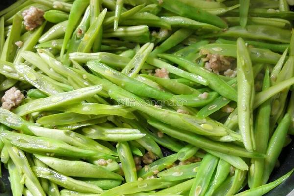 肉末橄榄四季豆的做法图解6