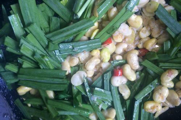韭菜虾米炒蚕豆的做法图解7
