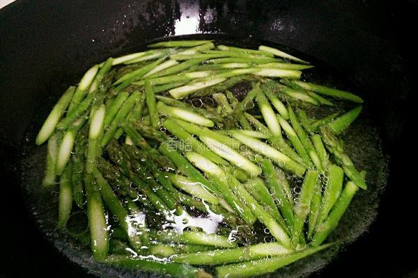 麻香油泼芦笋的做法图解4
