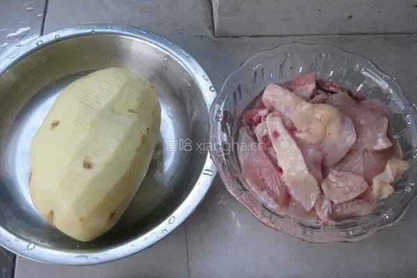 土豆烧鸡块的做法图解1