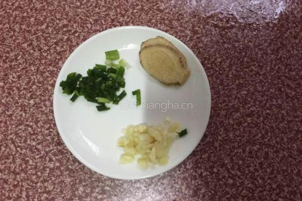 土豆焖鸡块的做法图解2
