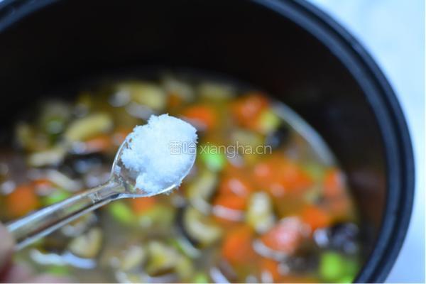 腊肠胡萝卜香菇焖饭的做法图解6