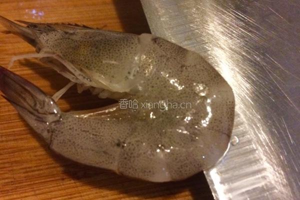 蒜香椒盐虾的做法图解1