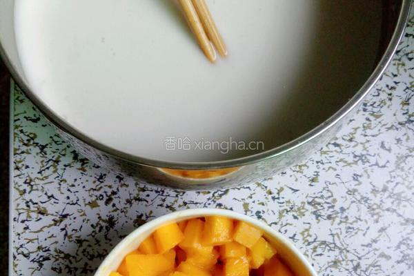 椰汁芒果糕的做法图解3