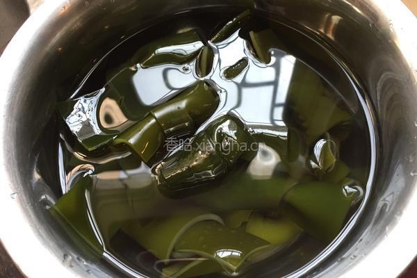 海带豆腐味噌汤的做法图解1
