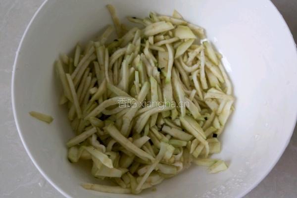 油炸茄子小饼的做法图解3