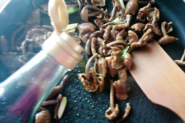 卷心菜炒滑子蘑的做法图解10