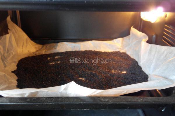 芝麻核桃糖的做法图解3