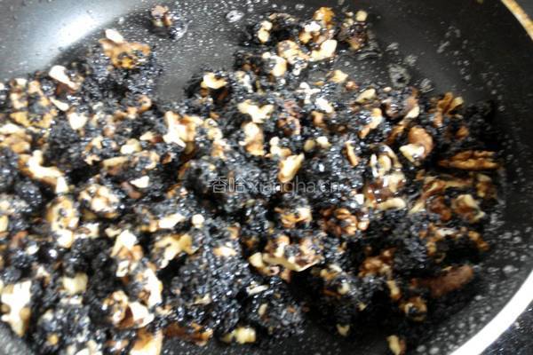 芝麻核桃糖的做法图解6
