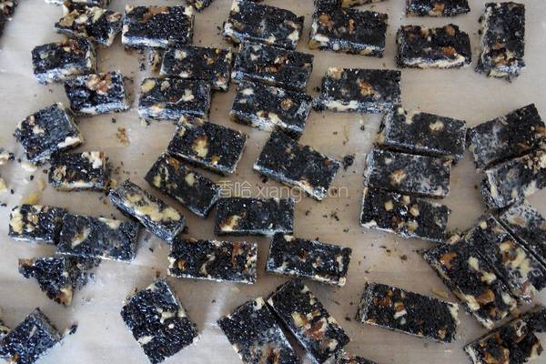 芝麻核桃糖的做法图解9