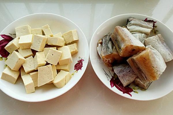 明太鱼炖豆腐的做法图解1