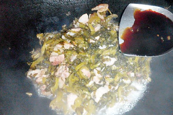 五花肉炒酸菜的做法图解8