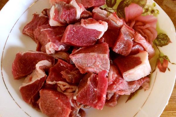 牛肉炖西红柿的做法图解2