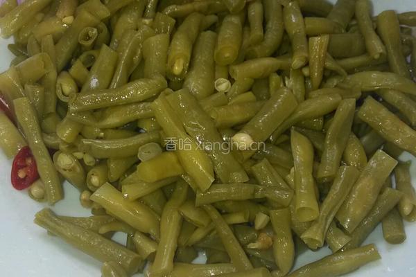 酸豆角炒鸡杂的做法图解2
