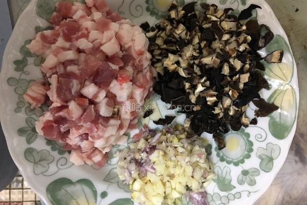 台湾卤肉饭的做法图解1