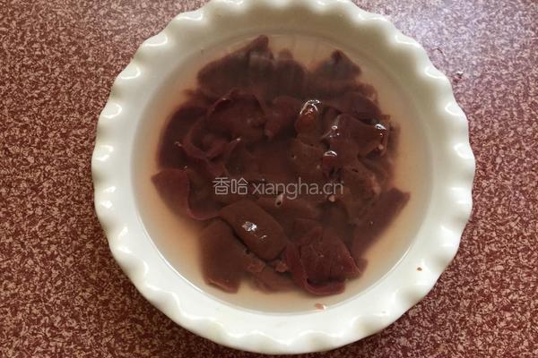黄瓜炒猪肝的做法图解2