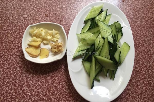 黄瓜炒猪肝的做法图解3