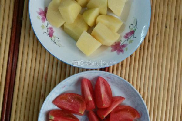 土豆蕃茄排骨汤的做法图解1