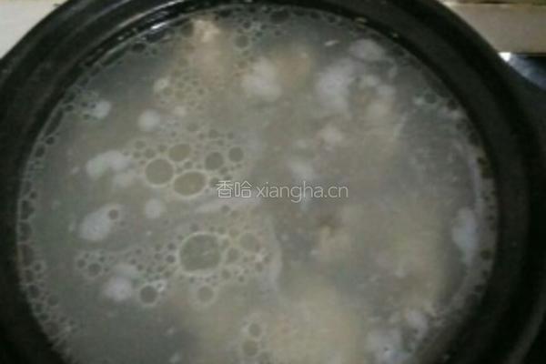 土豆蕃茄排骨汤的做法图解3
