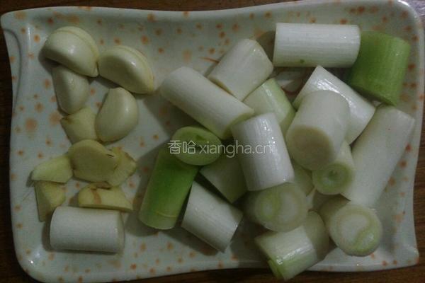 翡翠牛肉水饺的做法图解1