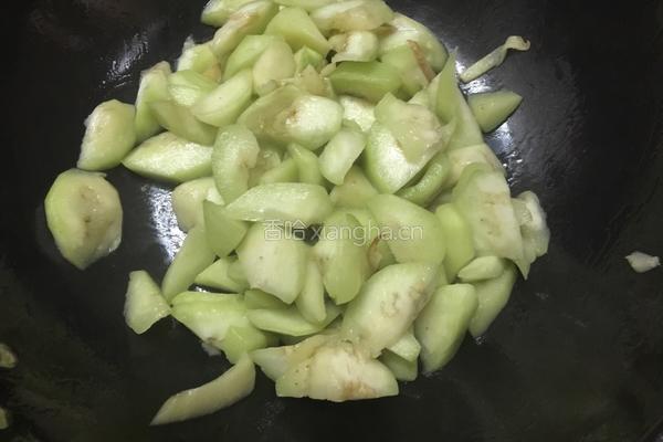 蒜蓉豆角炒茄子的做法图解6